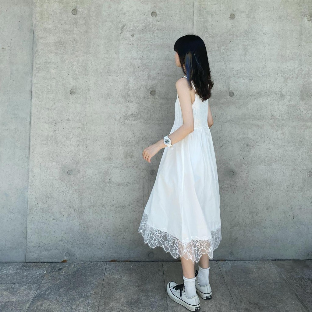 Váy 2 dây trắng trơn đi biển đi chơi viền ren form babydoll xoè độc lạ. Đầm babydoll 2 dây cổ tim thô đũi viền ren.