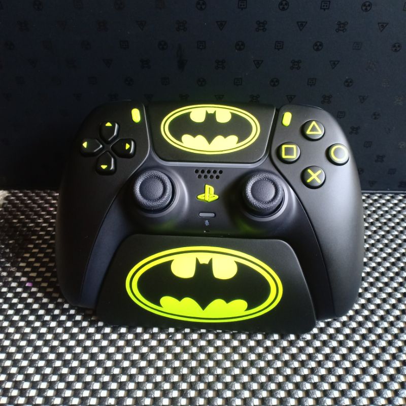 [PS5] Combo tay và đế để tay được custom - chủ đề Batman