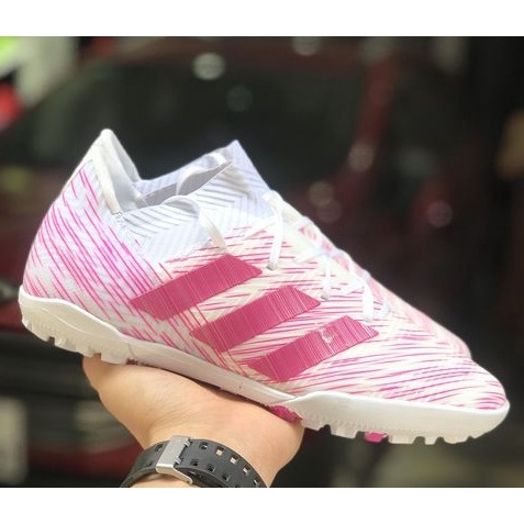 Giày đá bóng Adidas M10 – “Da vải ôm chân”