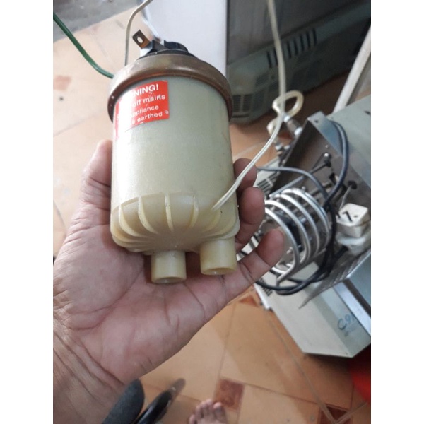 Bầu máy nước nóng centon