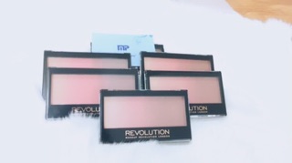 Phấn má Revolution Gradient Highlighter Rose Quartz Light