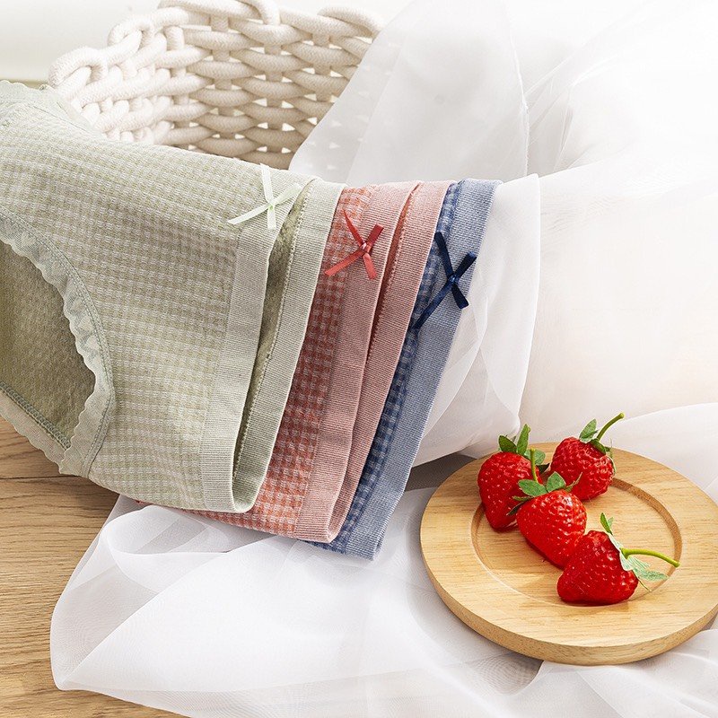 Quần lót cotton nữ cạp vừa Vanvene hoạ tiết kẻ caro viền ren chống hằn Q023 | BigBuy360 - bigbuy360.vn