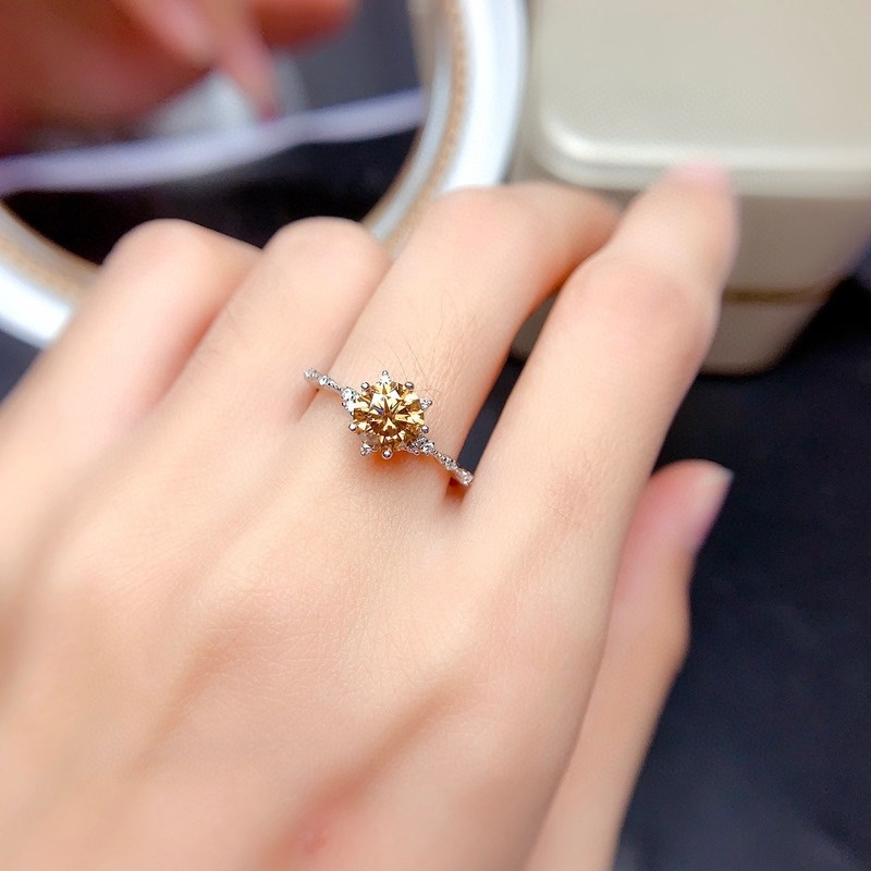 Nhẫn nữ mặt đính đá moissanite đơn giản sang trọng