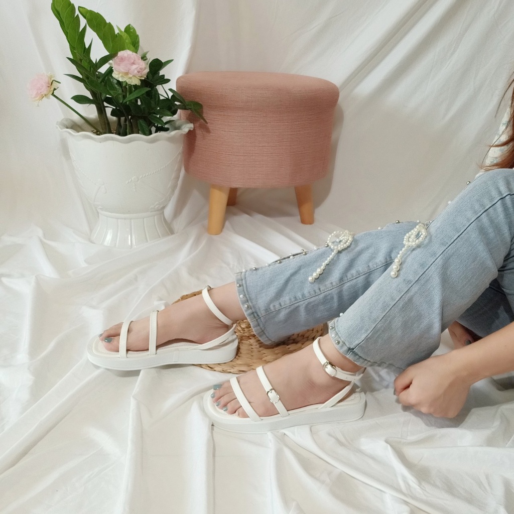 Giày sandal nữ đi học đế bánh mì quai hậu gài chéo màu trắng trẻ trung basic bền êm- BM02