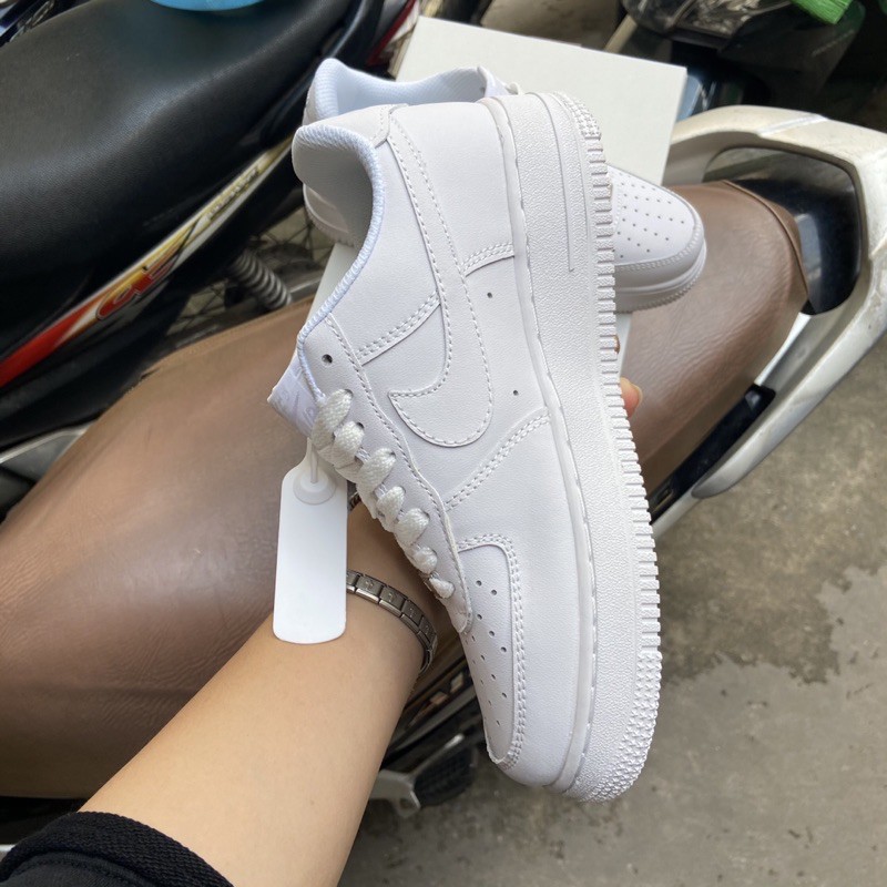 mua ngay một em giày sneaker af1 để nhận ngay một đôi tất nai kỳ màu đen trắng bất kỳ nhé, giày af1 full trắng 36-45..