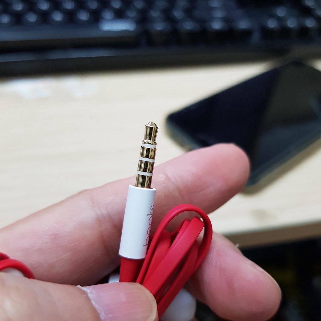 Tai nghe urbeat thanh lý nobox, mới chưa qua sử dụng, bass siêu mạnh, có mic