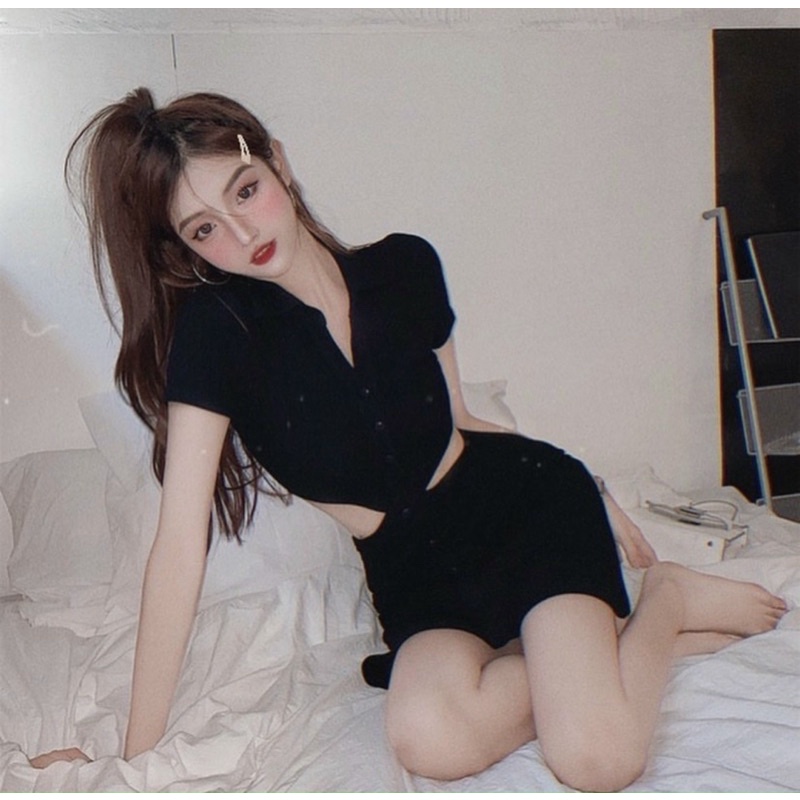 Đầm body đen khoét eo 2 bên