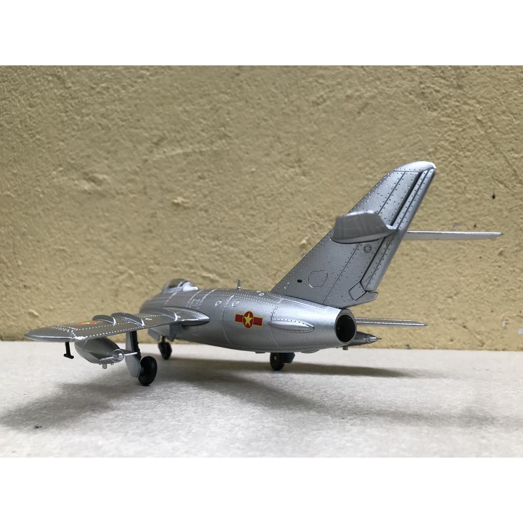 Mô hình máy bay MIG-17 VIỆT NAM 1:48