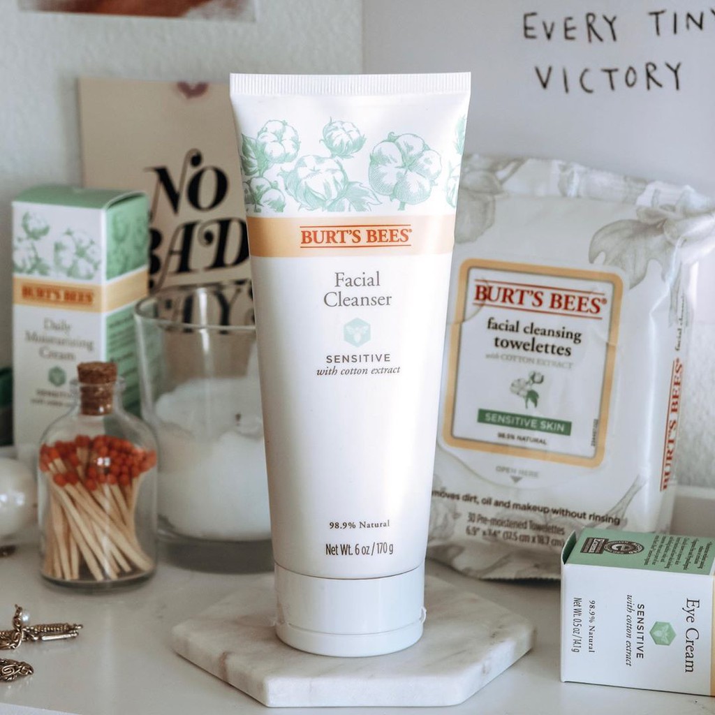 Burt Bee Sữa Rửa Mặt Cho Da Nhạy Cảm 99% Tự Nhiên Natural Burts Bees Sensitive Facial Cleanser With Cotton Extract 170g