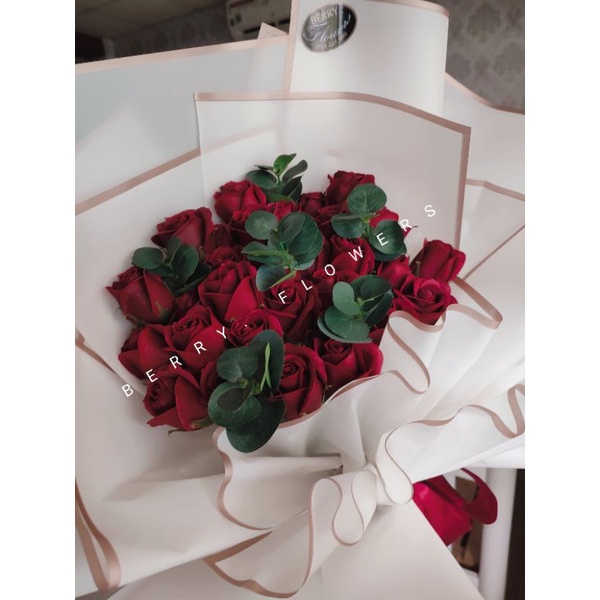 Bó bông sáp đỏ đô giao TPHCM