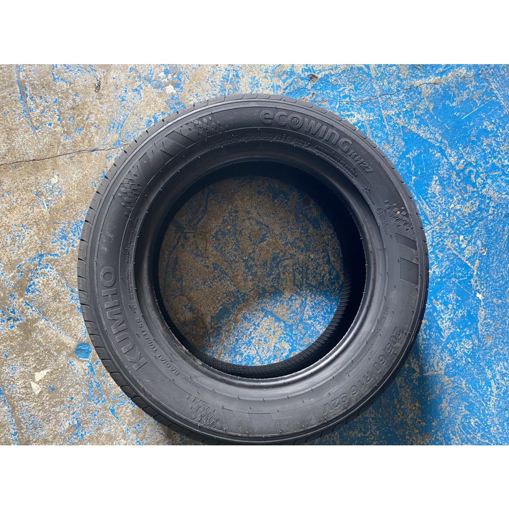 Lốp Kumho 205/60R16 KH27