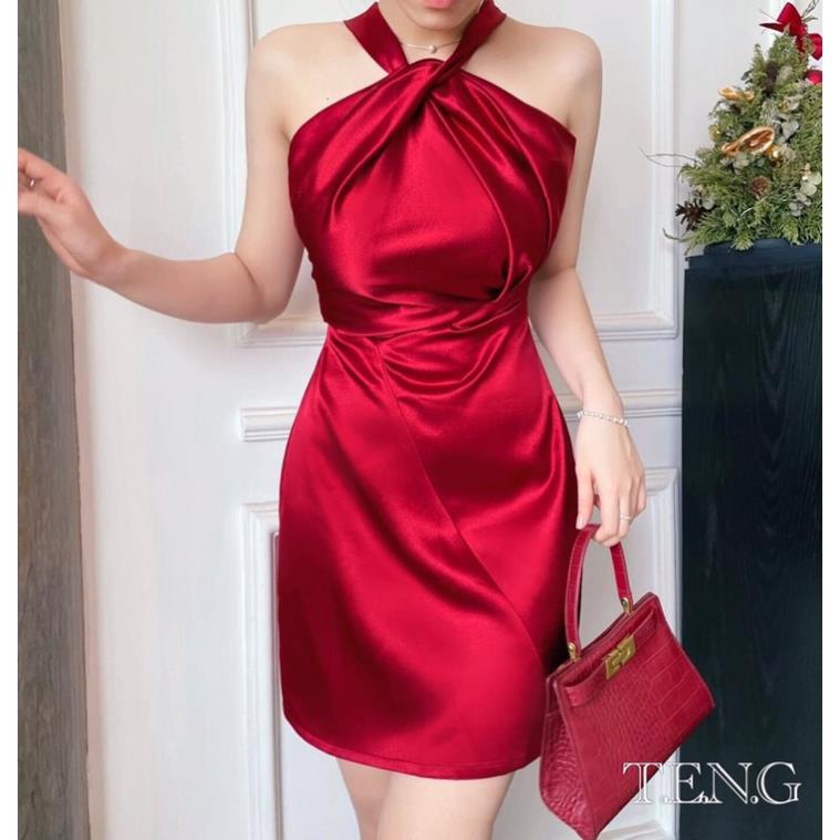 Váy lụa chữ A 2 dây cổ yếm