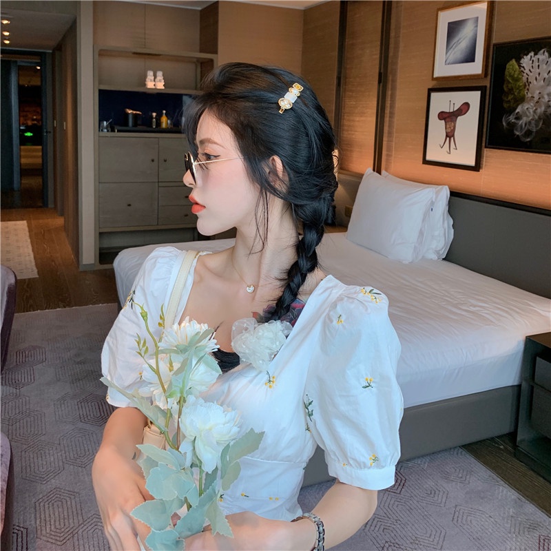 Đầm Đuôi Cá Cổ Vuông Xếp Ly Thêu Hoa Màu Trắng Thời Trang Mùa Hè Mới Cho Nữ