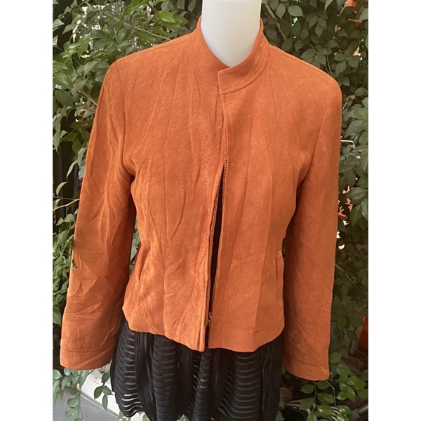 áo khoát dạ màu cam dáng ngắn