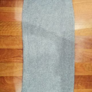 Chân váy len midi Bershka