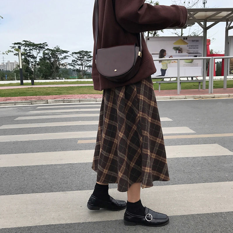 Chân váy chữ A họa tiết kẻ ca rô trẻ trung hợp thời trang cho nữ