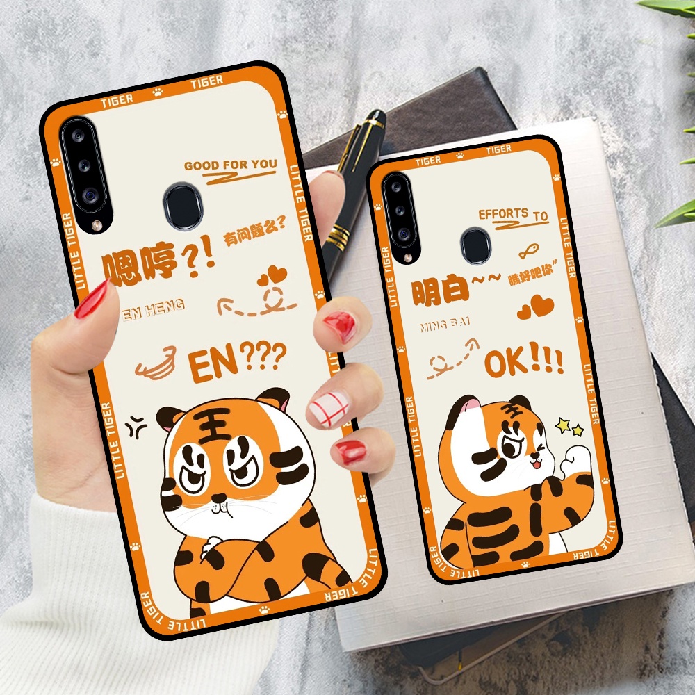 Ốp lưng Samsung A20s in hình cặp đôi doremon, hổ, khủng long dễ thương