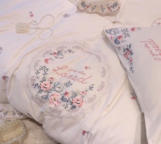 Set chăn ga lụa thêu Love