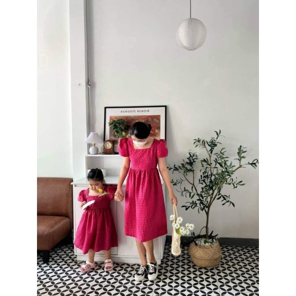 Đầm mẹ và bé caro tiểu thư