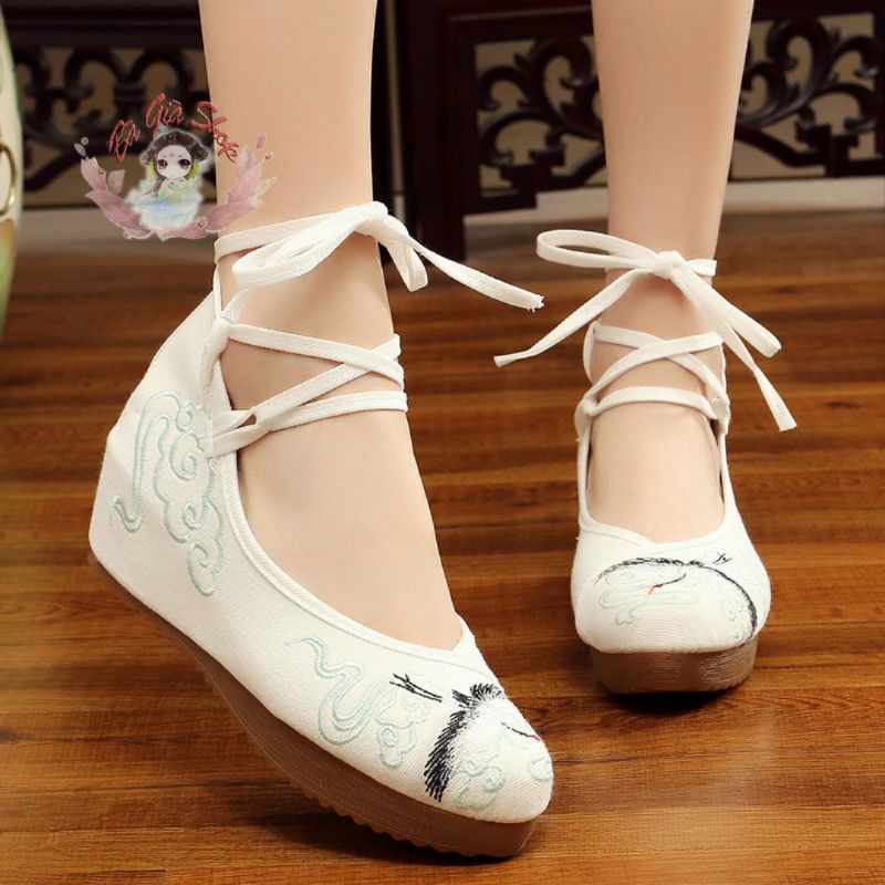 Giày vải thêu đế xuồng 5cm màu trắng