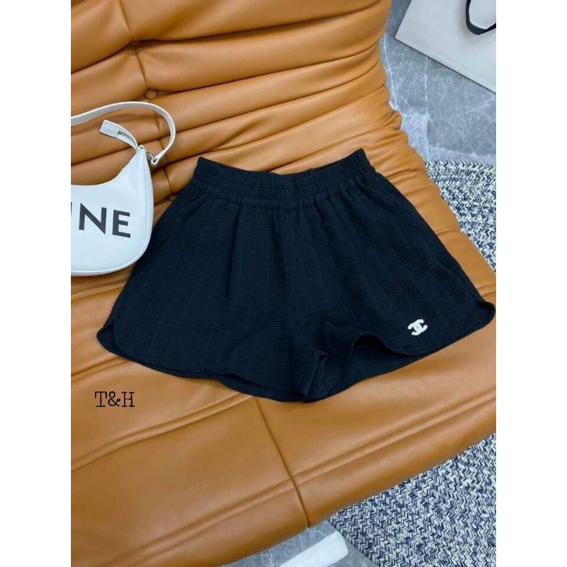 Quần sóc chanel hoạ tiết đan