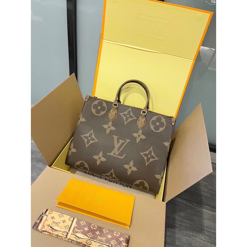 Túi xách LV hành lý.