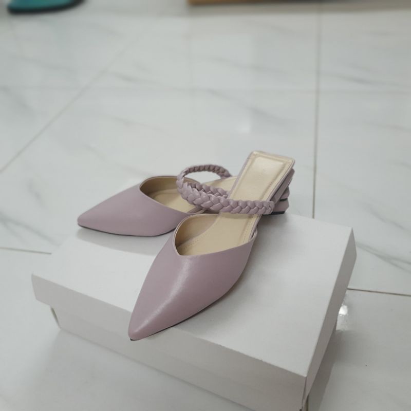 Dép búp bê sục.