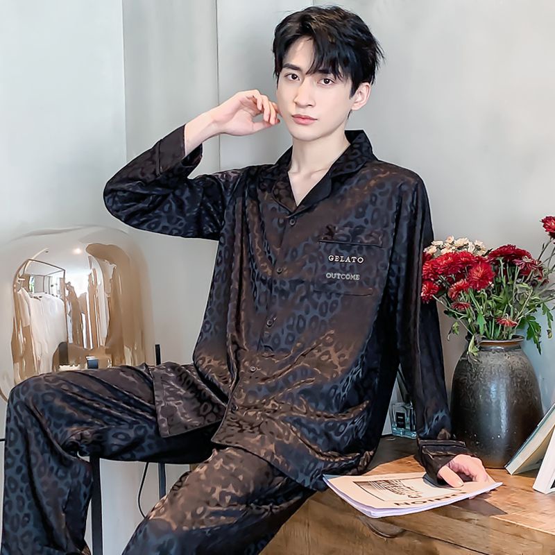 Bộ Đồ Ngủ Vải Lụa Dáng Rộng Thoáng Mát Cá Tính Cho Nam