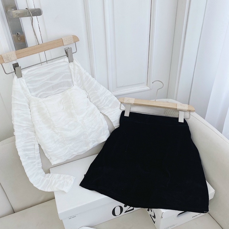 Set áo trắng cổ vuông nhún chân váy nhung