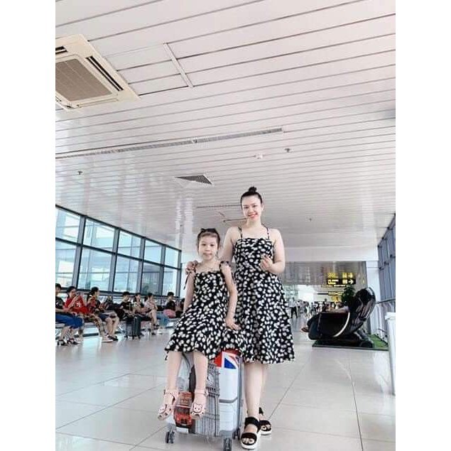Set Đầm Đôi Cao Cấp Mẹ Và Bé Hoa Cúc Nhí cúp ngực