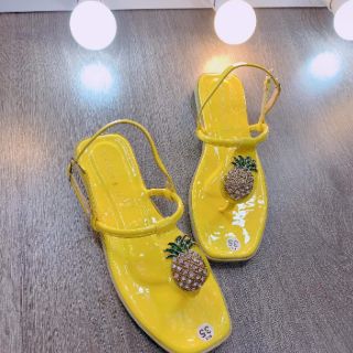 Dép xỏ ngón