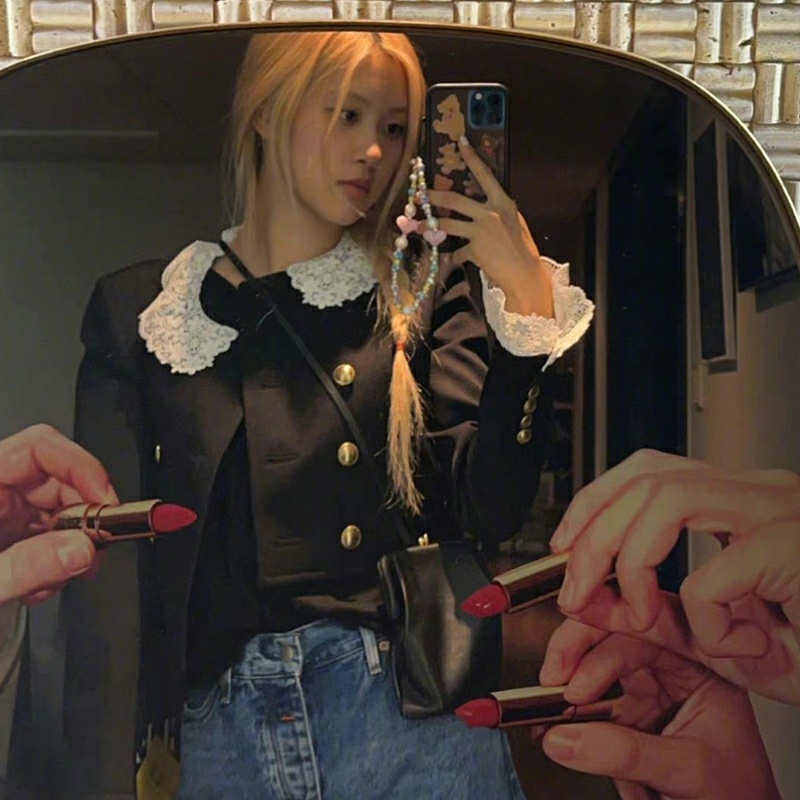 Áo khoác cổ búp bê màu đen và váy đen xòe Rose Blackpink