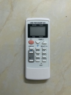 Điều khiển điều hoà Sharp kèm pin