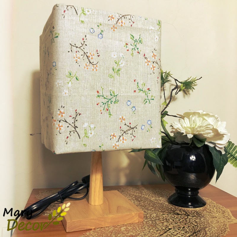 Đèn ngủ để bàn Mary Decor, đèn bàn trang trí chóa vải bố linen DIY, chân gỗ vintage - DÂY HOA NHÍ -DB-G03