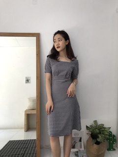 Váy kẻ cổ vuông buộc nơ sau