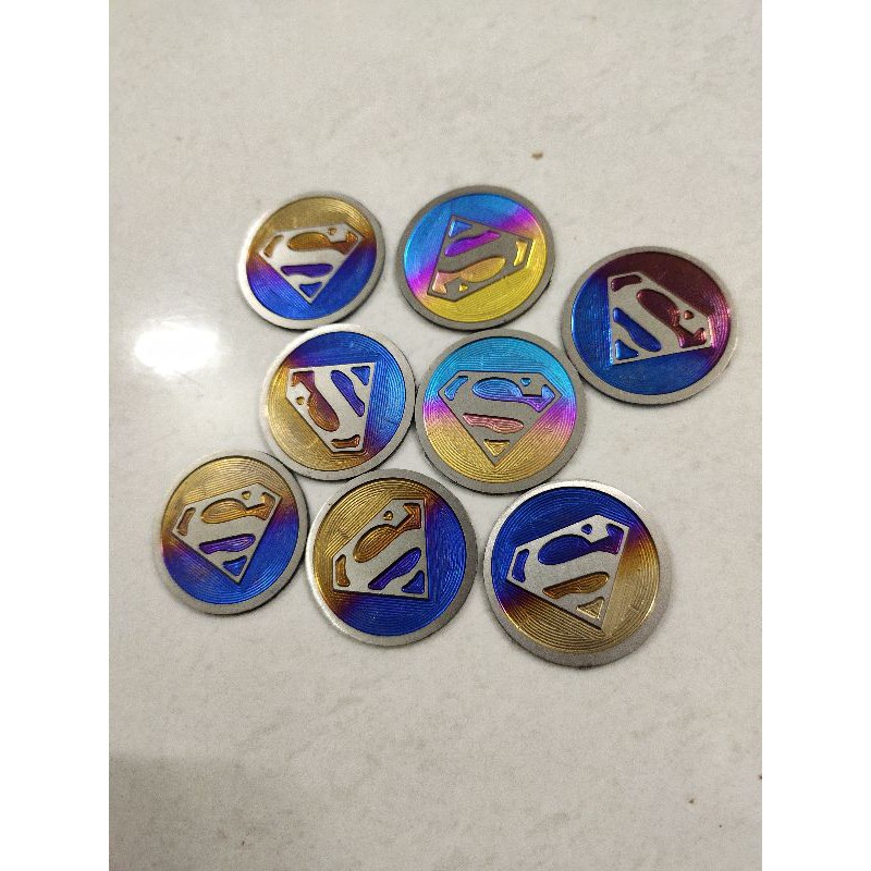 tem titan logo siêu nhân