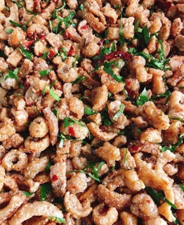 Tóp mỡ chiên mắm lá chanh