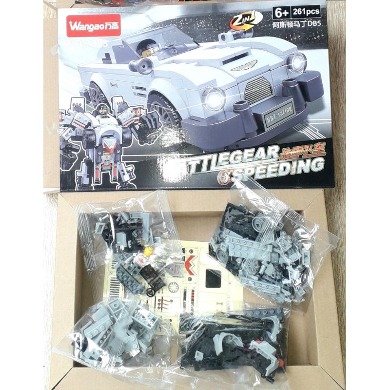 Lắp ráp 1 hộp Lego-Xe chiến tốc độ có nhiều chi tiết bằng nhựa rất đẹp