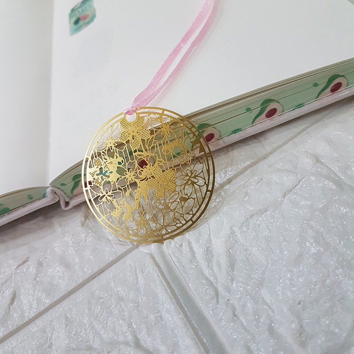 HCM - Bookmark kim loại vàng chặn sách chủ đề hoa anh đào Sakura Nhật Bản