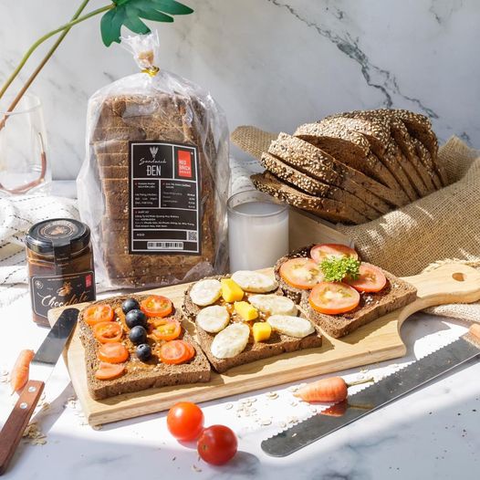 Bánh Mì Đen Gạch Đỏ 600g Cùng Bơ Đậu Phộng Caramel 250g - Bơ Chocolate Hạnh Nhân 250g - Công Thức Giảm Cân