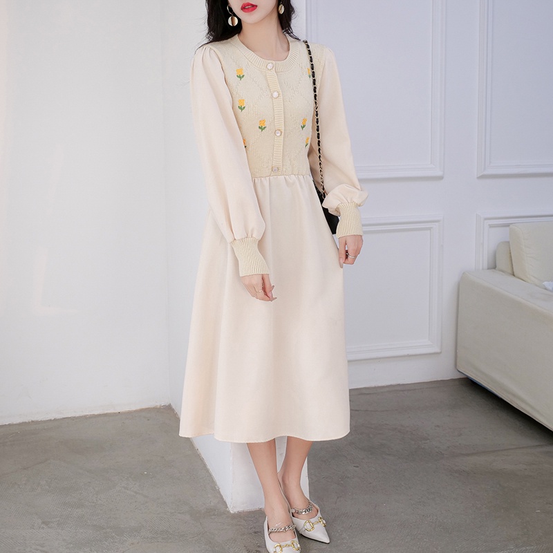 Đầm len RMO&JUL dáng dài, len mềm, thêu hoa