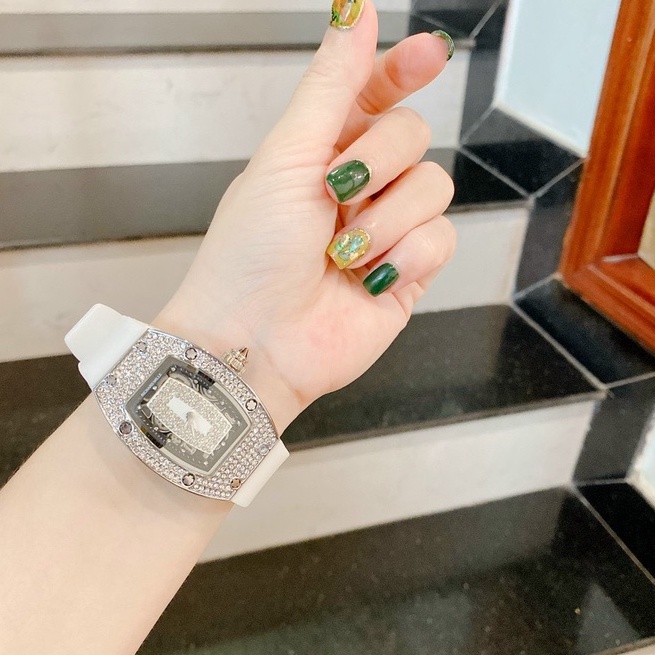Đồng hồ nữ RM đeo tay chính hãng dây cao su đính đá mặt bầu dục | BigBuy360 - bigbuy360.vn