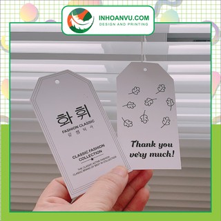 IN THẺ BÀI GIẤY PHONG CÁCH HÀN QUỐC, TAG TREO QUẦN ÁO CẮT VÁT GÓC SỐ LƯỢNG LỚN