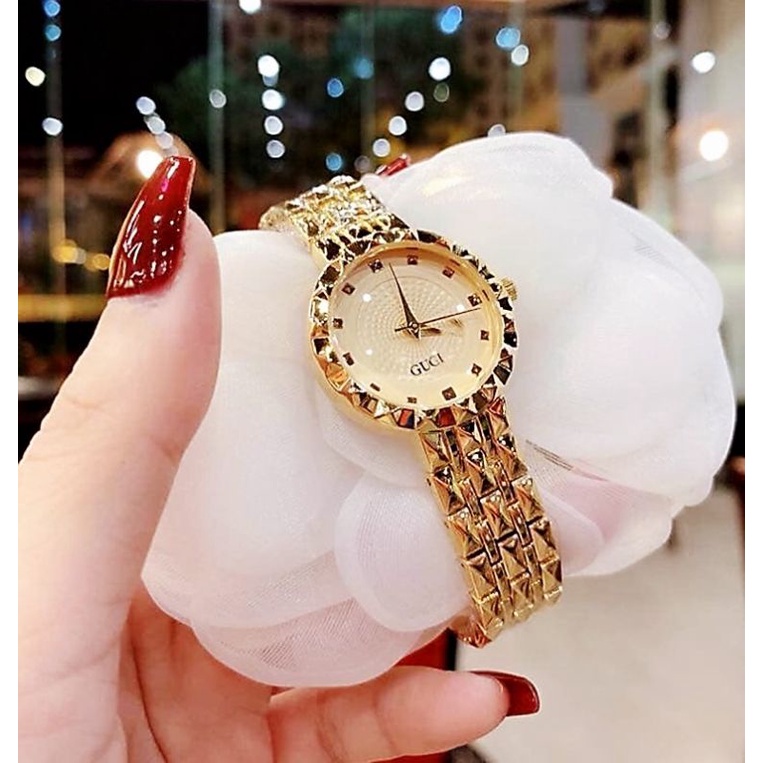 Đồng hồ nữ Gucci thời trang tinh tế và sang trọng.