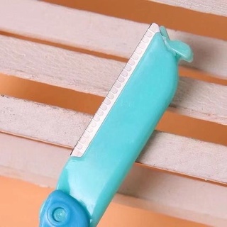 High Quality Handheld Eyebrow Trimmer With Convenient Replacement Blades