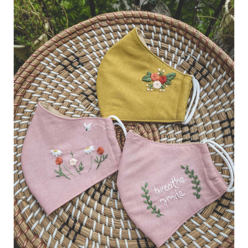 Khẩu trang vải kháng khuẩn linen thêu tay 3 lớp - Hand Embroidered Linen 3 Layer Face Mask | BigBuy360 - bigbuy360.vn