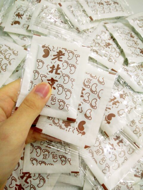 [Có 2 loại] Miếng dán thải độc chân / mặt nạ chân chiết xuất từ thuốc đông y và ngải cứu lẻ 2 miếng dán | BigBuy360 - bigbuy360.vn