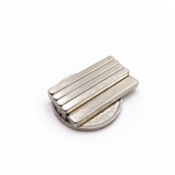 Nam châm 30x5x3mm dạng chữ nhật N42 MẠ NIKEN