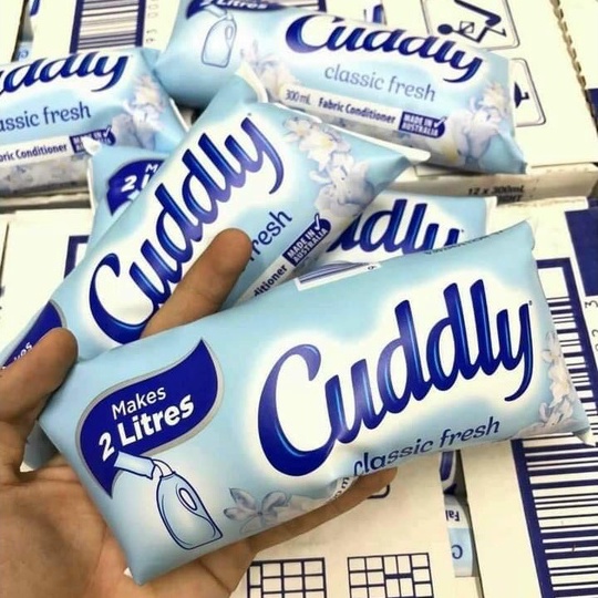 Nước Xả Vải Đậm Đặc Cuddly 300ml