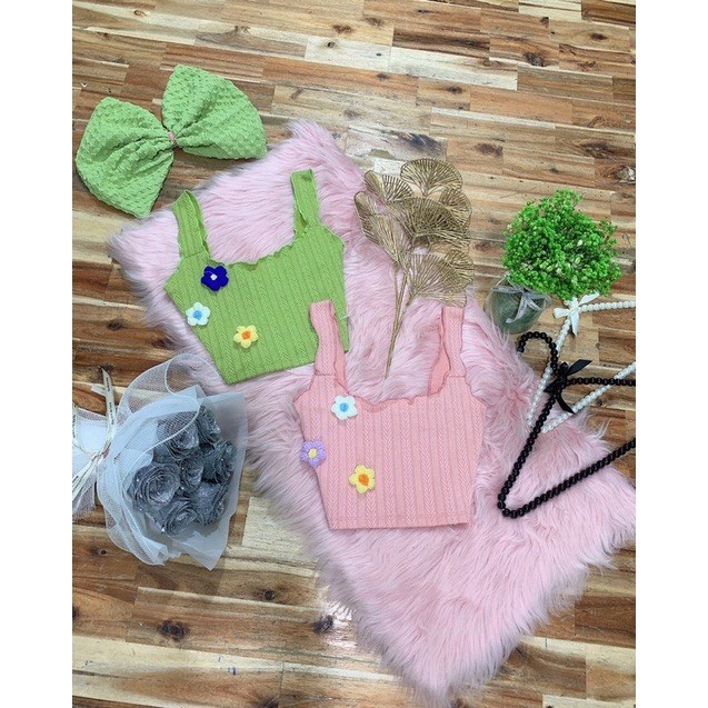 Áo croptop sát nách viền đính hoa len